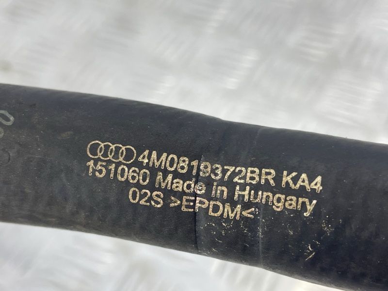 Шланг системи охолодження 4M0819372BR Audi Q7