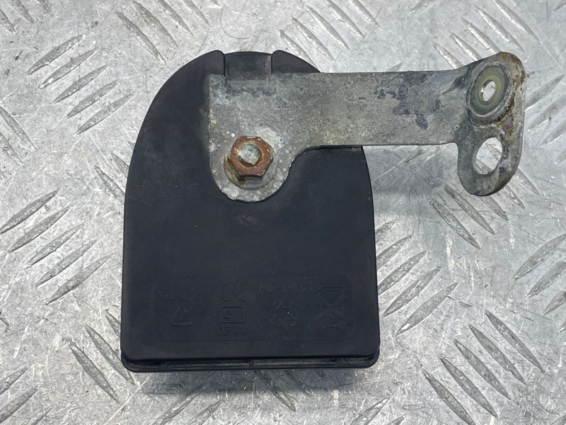 Сирена системи антивикрадення 1K0951605C Audi Q5 Audi A3, Audi A4, Audi A4 Allroad, Audi A5, Audi A6, Audi A7, Audi A8, Audi Q3, Audi Q5, Audi Q7, Audi R8, Audi RS5, Audi RS7, Audi S4, Audi S5, Audi S6, Audi S7, Audi S8, Audi SQ5, Audi TT, Audi TT RS, Audi TTS, Porsche 718 Spyder, Porsche 911, Porsche Cayenne, Porsche Macan, Porsche Panamera, Volkswagen Beetle, Volkswagen CC, Volkswagen Eos, Volkswagen Golf, Volkswagen Golf R, Volkswagen GTI, Volkswagen Jetta, Volkswagen Tiguan, Volkswagen Touareg