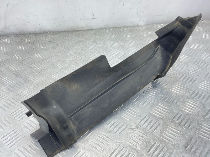 Уплотнитель крыла 4M0821169B Audi Q7