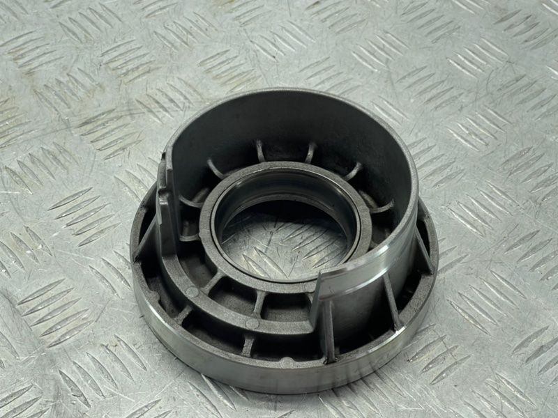 Пластина с гнездом подшипника 0B4301567D Audi A4 Allroad