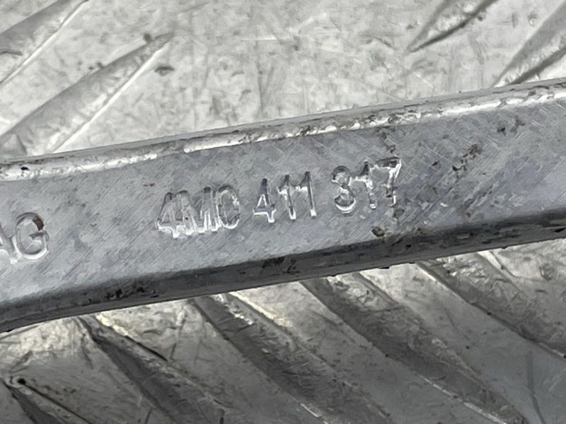Стійка стабілізатора передньої підвіски ліва/права 4M0411317 Audi A4 Allroad Audi A4, Audi A4 Allroad, Audi A5, Audi A6, Audi A6 Allroad, Audi A7, Audi A8, Audi e-tron, Audi e-tron S, Audi Q5, Audi Q7, Audi Q8, Audi Q8 e-tron, Audi RS5, Audi RS6 Avant, Audi RS7, Audi RS Q8, Audi S4, Audi S5, Audi S6, Audi S7, Audi S8, Audi SQ5, Audi SQ7, Audi SQ8, Audi SQ8 e-tron