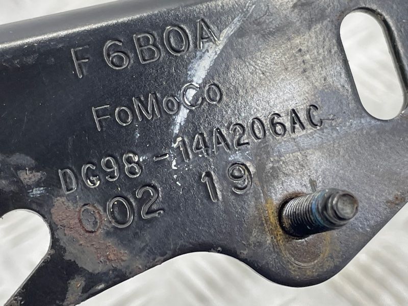Кронштейн DG9814A206AC Ford Fusion