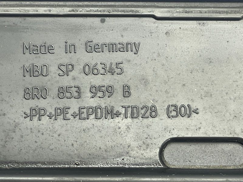 Накладка дверей 8R0853959B Audi Q5