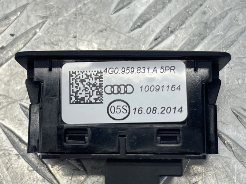 Кнопка закриття дверей багажника 4G0959831A Audi Q5