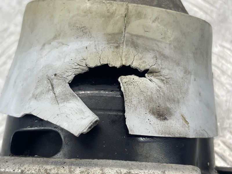 Опора / подушка двигуна 7L8199131A Audi Q7