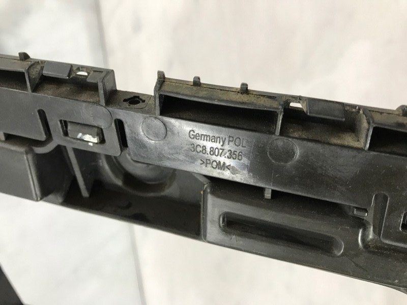 Направляющая заднего бампера правая 3C8807394C Volkswagen CC Volkswagen CC