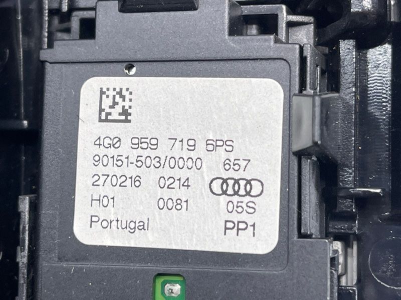 Плафон освітлення салону Audi A6