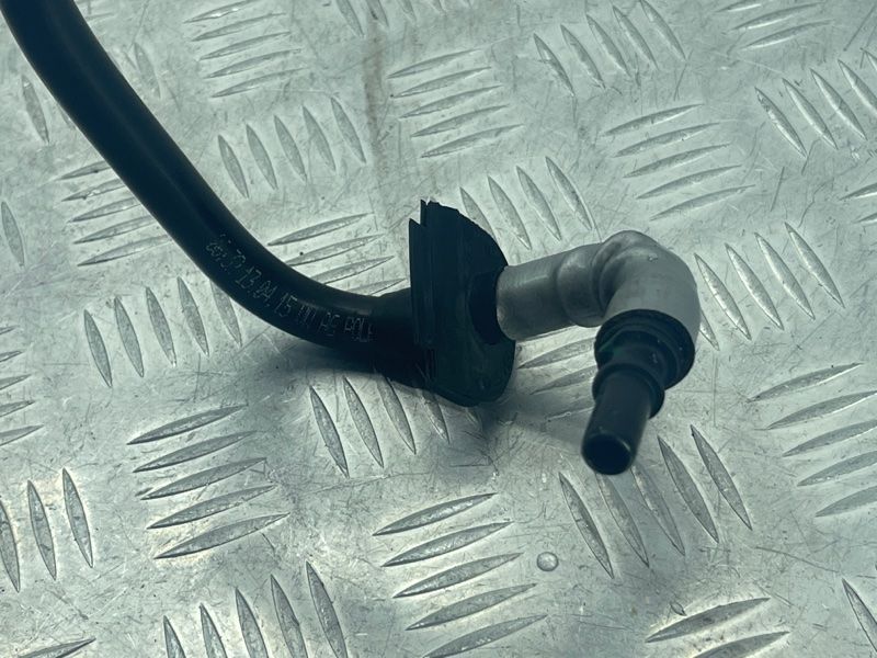 Трубка вакуумна 7P0611932AN Volkswagen Touareg