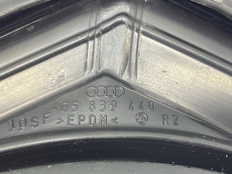 Направляюча скла дверей 4G5839440 Audi A6