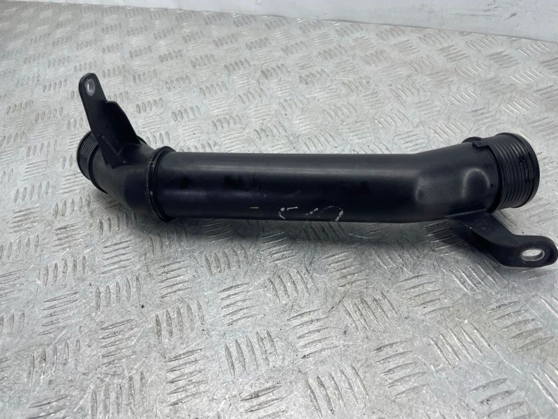 Патрубок інтеркулера 32222147 Volvo XC40