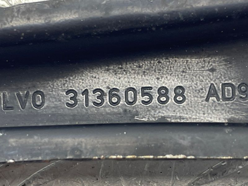 Важіль задньої підвіски поперечний нижній 31360588 Volvo XC90
