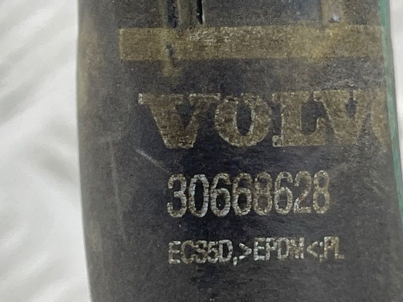 Шланг системи охолодження 30668628 Volvo XC60