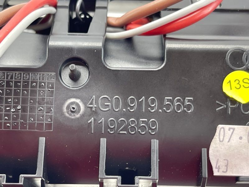 Накладка розетки 4G0919565 Audi A7