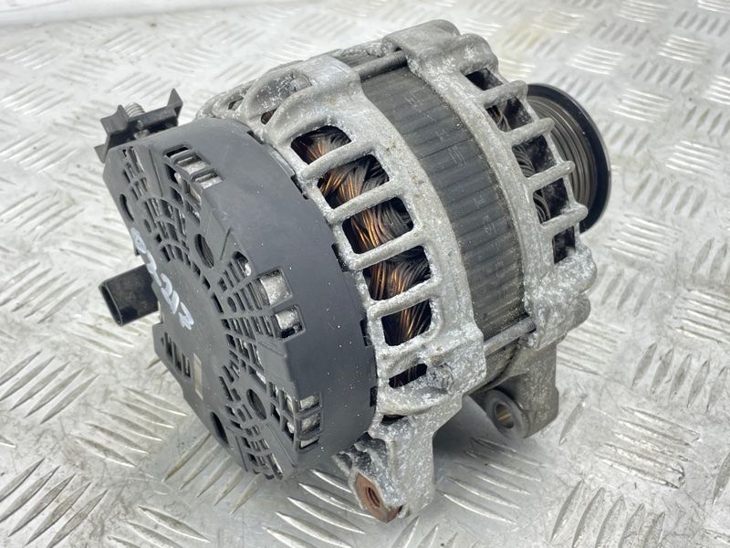 Генератор 30659580 Volvo XC90