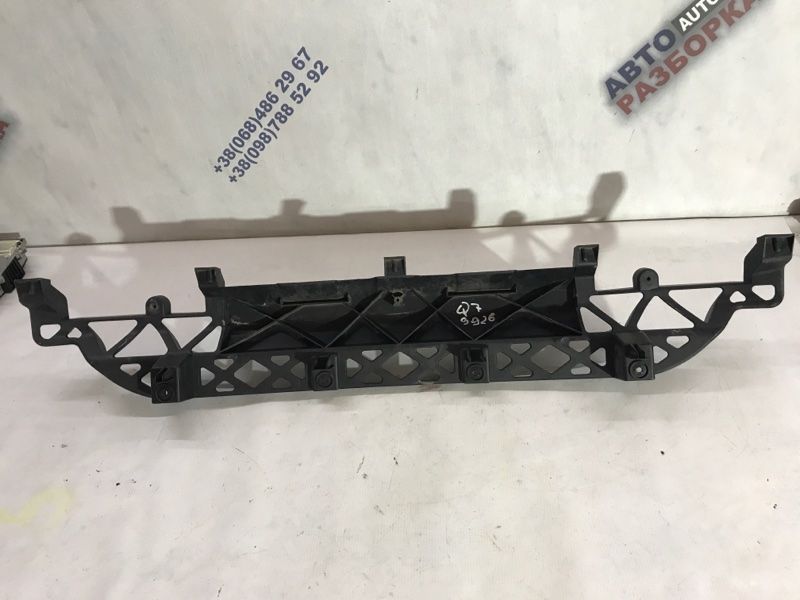 Кронштейн заднього бампера 4L0807329 Audi Q7