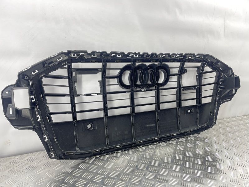 Решітка радіатора 4M0853651AGVMZ Audi Q7