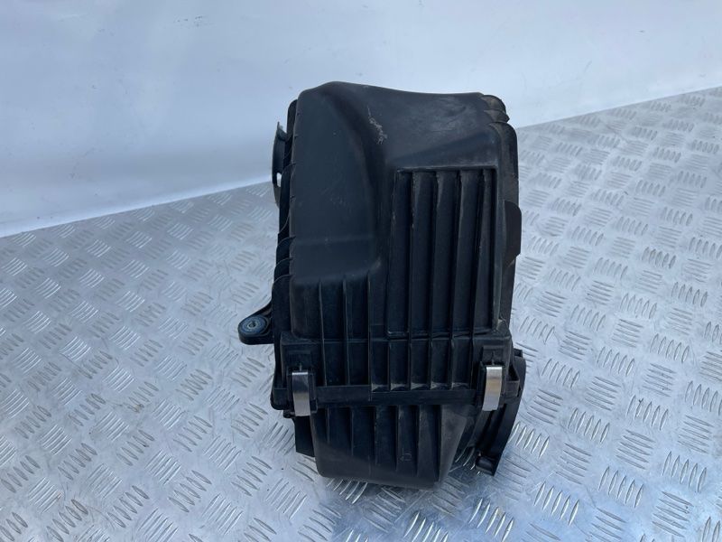 Корпус повітряного фільтра 7P6129601 Volkswagen Touareg