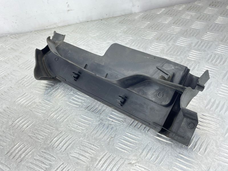 Уплотнитель крыла 4M0821169B Audi Q7