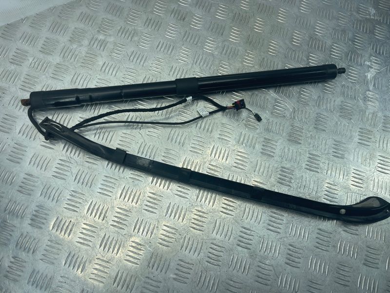 Привідний блок кришки багажника 7P6827851FIIT Volkswagen Touareg Volkswagen Touareg
