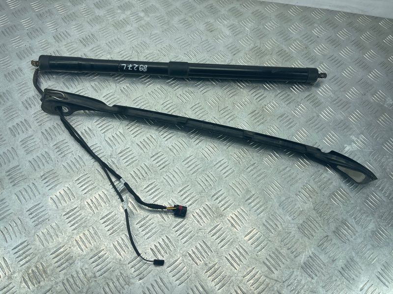 Привідний блок кришки багажника 7P6827851DIIT Volkswagen Touareg Volkswagen Touareg