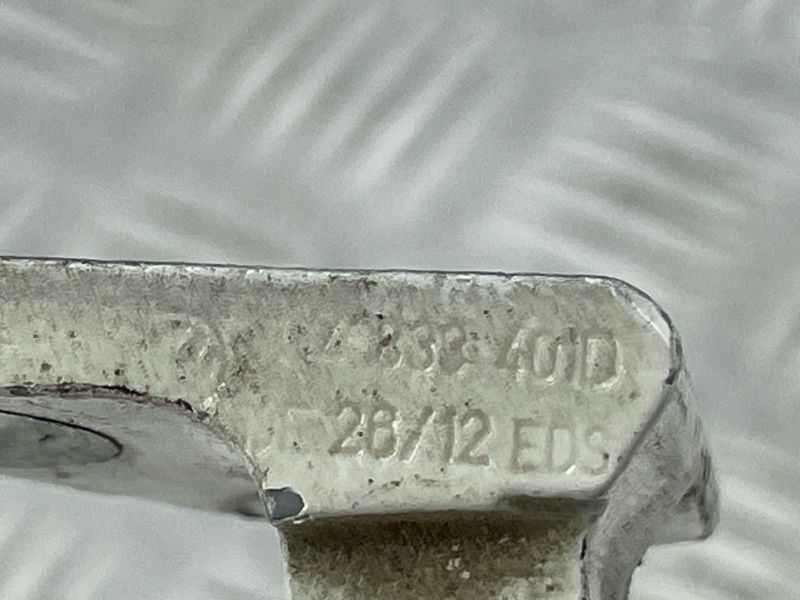 Петля дверей верхня 3C4833401D Volkswagen CC