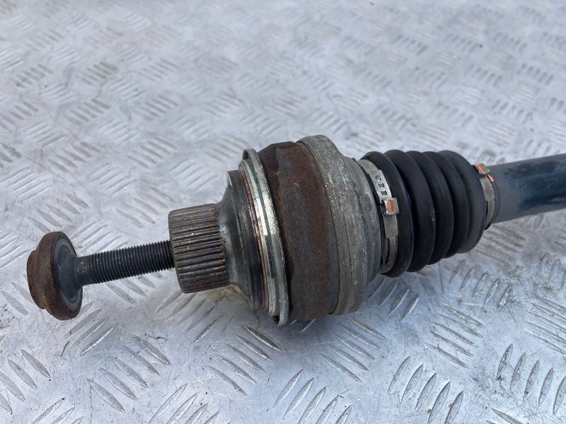 Піввісь 4M0501203D Audi Q7