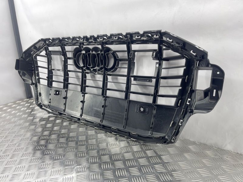 Решітка радіатора 4M0853651AGVMZ Audi Q7