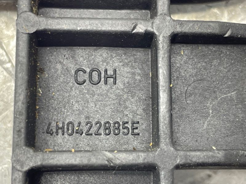 Масляный радиатор 4H0422885E Audi A8