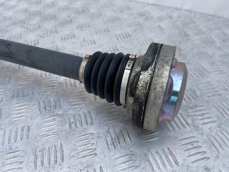 Піввісь 4M0501203D Audi Q7