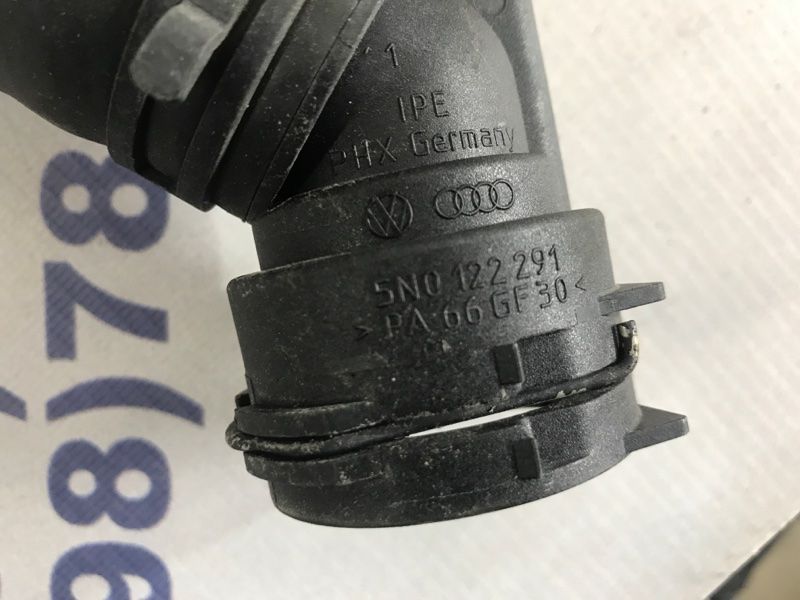 Патрубок 5N0122101G Volkswagen Tiguan