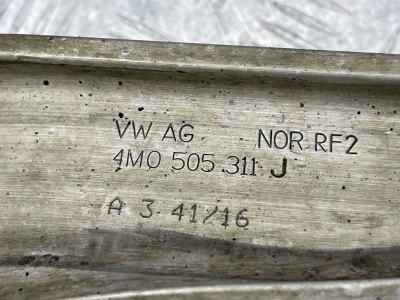 Важіль задньої підвіски поперечний нижній 4M0505311J Audi Q7