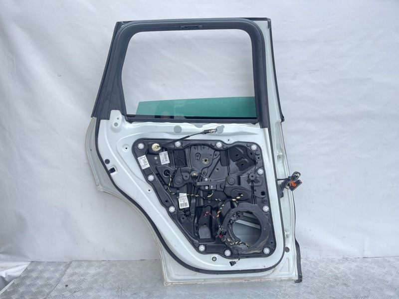 Дверь 7P0833055A Volkswagen Touareg