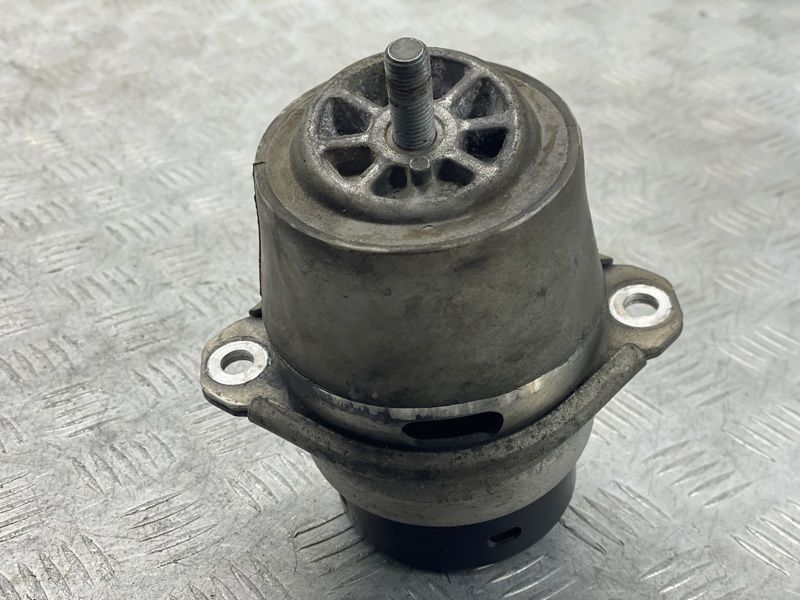 Опора / подушка двигуна 7L8199131F Audi Q7