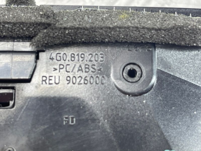 Дефлектор воздуховода центральный 4G0819203C6PS Audi A6