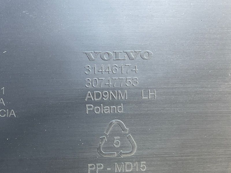 Обшивка дверей Volvo XC60