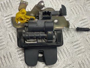 Замок крышки багажника 4M0827506D Audi Q7