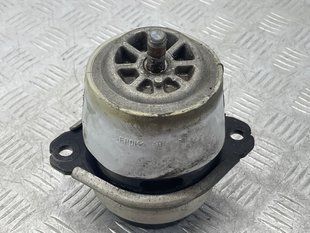 Опора / подушка двигуна 7L8199131A Audi Q7