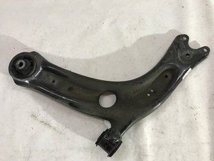 Важіль передньої підвіски поперечний нижній 3Q0407151G Volkswagen Tiguan