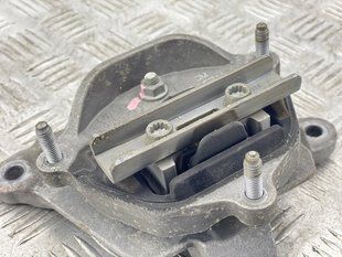 Опора / подушка КП 8K0399151CM Audi A8