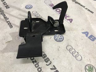Стопорный крюк капота 4L0823480A Audi Q7 Audi Q7