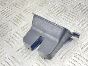 Накладка замка багажника 561827520A Volkswagen Passat