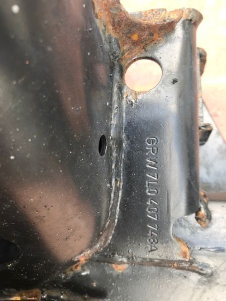 Подрамник передний 7L0400025 Audi Q7