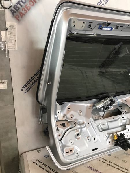 Кришка багажника 8W9827025B Audi A4 Allroad