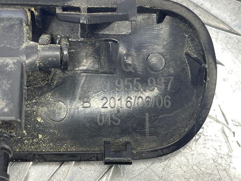Форсунка омивача лобового скла з підігрівом 4M0955987 Audi Q7