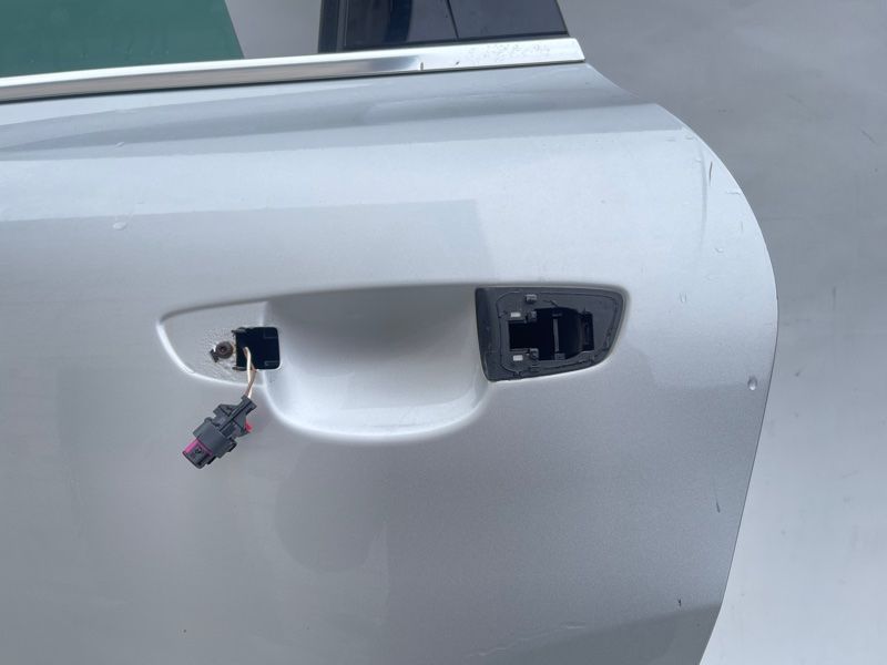 Дверь 7P0833055A Volkswagen Touareg