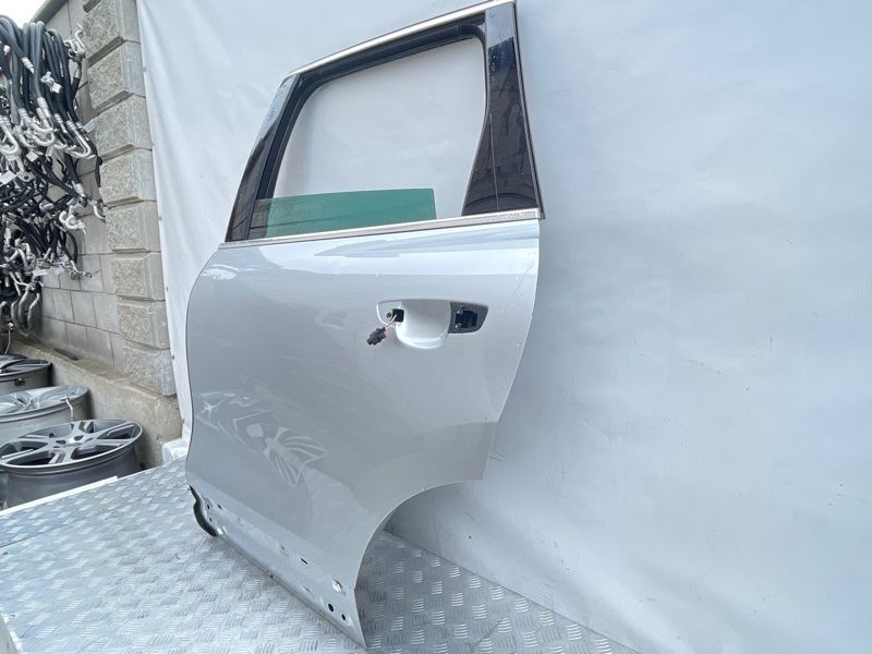 Дверь 7P0833055A Volkswagen Touareg
