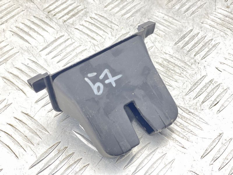 Накладка замка багажника 561827520A Volkswagen Passat