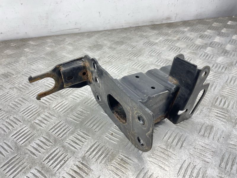Кріплення підсилювача бампера 4L0807133A Audi Q7