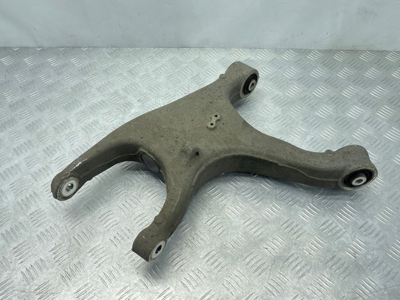 Рычаг задней подвески нижний 8R0505312F Audi A7