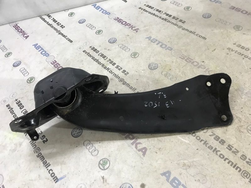 Важіль задньої підвіски поздовжній 3C0505225D Audi Q3